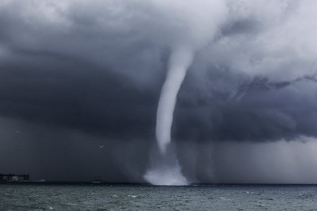 Tornado and Twister Types - Waterspout Tornado
